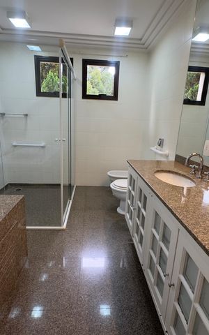 Apartamento para alugar com 424m², 5 quartos e 4 vagas Apartamento para alugar com 424m², 5 quartos e 4 vagasBanheiro da Suíte