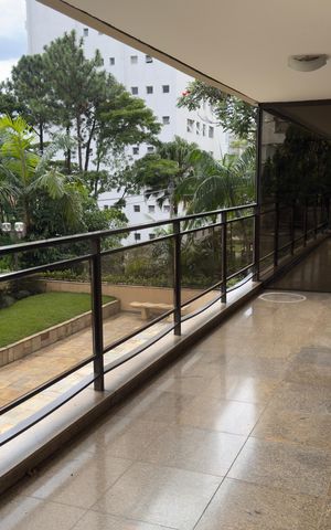 Apartamento para alugar com 424m², 5 quartos e 4 vagas Apartamento para alugar com 424m², 5 quartos e 4 vagasVaranda