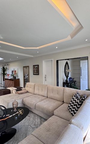 Casa de condomínio para alugar com 387m², 6 quartos e 2 vagas Casa de condomínio para alugar com 387m², 6 quartos e 2 vagasSala