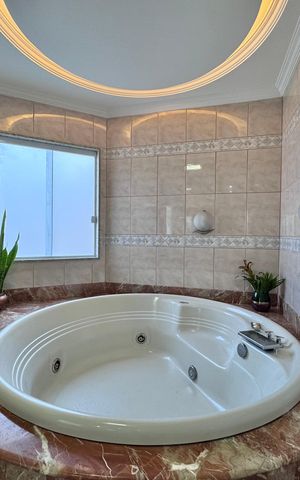 Casa de condomínio para alugar com 387m², 6 quartos e 2 vagas Casa de condomínio para alugar com 387m², 6 quartos e 2 vagasSuíte 1 (Master) - Banheiro