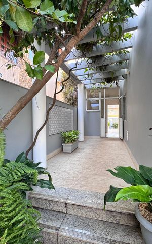 Casa de condomínio para alugar com 387m², 6 quartos e 2 vagas Casa de condomínio para alugar com 387m², 6 quartos e 2 vagasÁrea externa