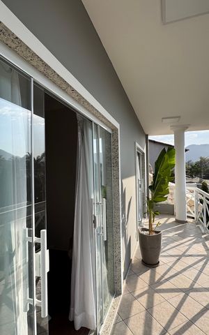 Casa de condomínio para alugar com 387m², 6 quartos e 2 vagas Casa de condomínio para alugar com 387m², 6 quartos e 2 vagasSuíte 2 - Varanda