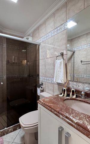 Casa de condomínio para alugar com 387m², 6 quartos e 2 vagas Casa de condomínio para alugar com 387m², 6 quartos e 2 vagasSuíte 4 (Térreo) - Banheiro