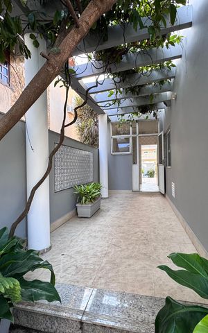 Casa de condomínio para alugar com 387m², 6 quartos e 2 vagas Casa de condomínio para alugar com 387m², 6 quartos e 2 vagasÁrea externa