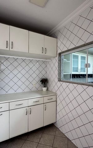 Casa de condomínio para alugar com 387m², 6 quartos e 2 vagas Casa de condomínio para alugar com 387m², 6 quartos e 2 vagasÁrea de Serviço