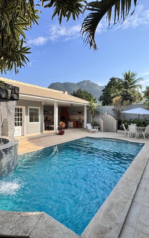 Casa de condomínio para alugar com 387m², 6 quartos e 2 vagas Casa de condomínio para alugar com 387m², 6 quartos e 2 vagasÁrea externa