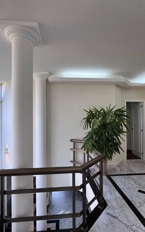 Casa de condomínio para alugar com 387m², 6 quartos e 2 vagas Casa de condomínio para alugar com 387m², 6 quartos e 2 vagasHall Dormitórios