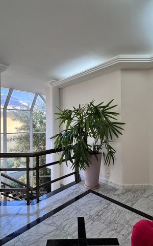 Casa de condomínio para alugar com 387m², 6 quartos e 2 vagas Casa de condomínio para alugar com 387m², 6 quartos e 2 vagasHall Dormitórios