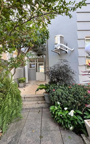Casa de condomínio para alugar com 387m², 6 quartos e 2 vagas Casa de condomínio para alugar com 387m², 6 quartos e 2 vagasÁrea externa