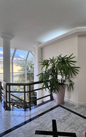 Casa de condomínio para alugar com 387m², 6 quartos e 2 vagas Casa de condomínio para alugar com 387m², 6 quartos e 2 vagasHall Dormitórios