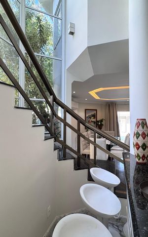 Casa de condomínio para alugar com 387m², 6 quartos e 2 vagas Casa de condomínio para alugar com 387m², 6 quartos e 2 vagasSala