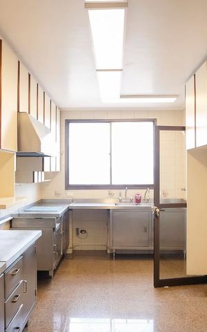 Apartamento à venda com 190m², 4 quartos e 4 vagasCozinha