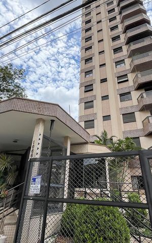 Apartamento à venda com 190m², 4 quartos e 4 vagasFachada + plaquinha