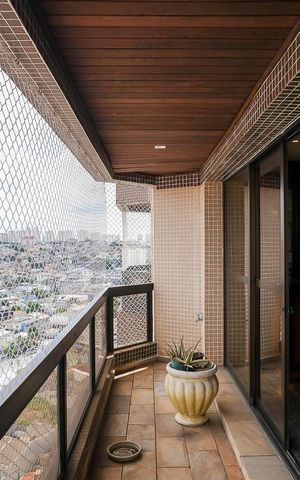 Apartamento à venda com 190m², 4 quartos e 4 vagasVaranda
