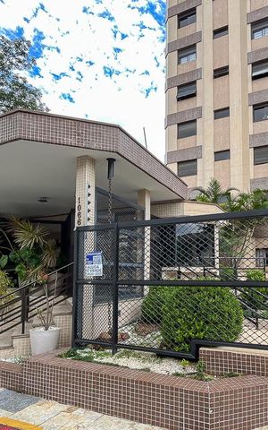 Apartamento à venda com 190m², 4 quartos e 4 vagasFachada + plaquinha