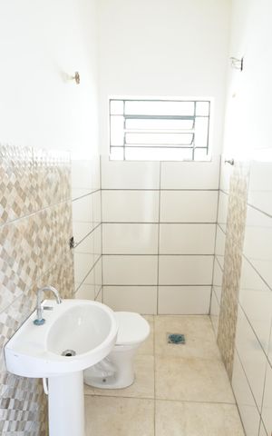 Casa para alugar com 80m², 2 quartos e 2 vagasBanheiro Social