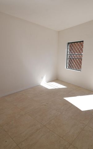 Casa para alugar com 80m², 2 quartos e 2 vagasSala