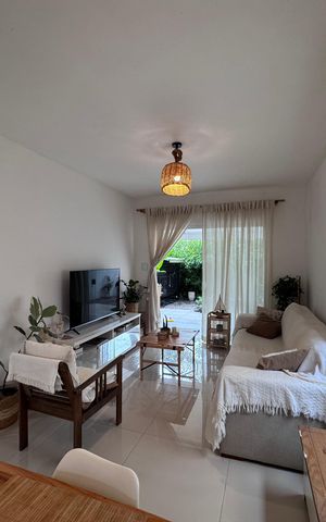 Casa de condomínio à venda com 60m², 2 quartos e 2 vagas Casa de condomínio à venda com 60m², 2 quartos e 2 vagasSala