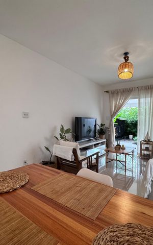 Casa de condomínio à venda com 60m², 2 quartos e 2 vagas Casa de condomínio à venda com 60m², 2 quartos e 2 vagasSala