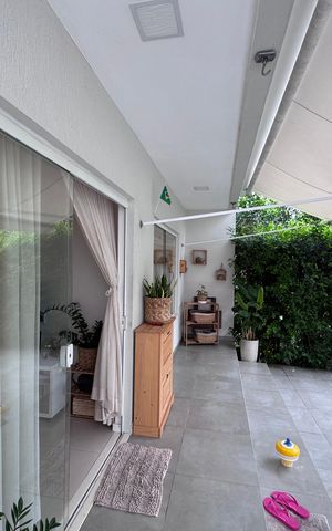 Casa de condomínio à venda com 60m², 2 quartos e 2 vagas Casa de condomínio à venda com 60m², 2 quartos e 2 vagasÁrea externa