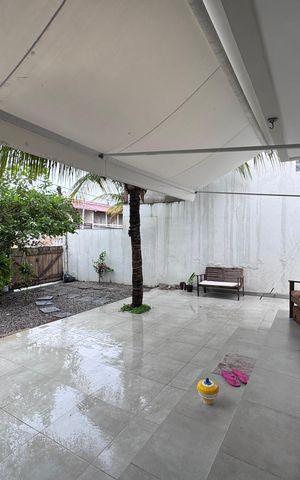 Casa de condomínio à venda com 60m², 2 quartos e 2 vagas Casa de condomínio à venda com 60m², 2 quartos e 2 vagasÁrea externa