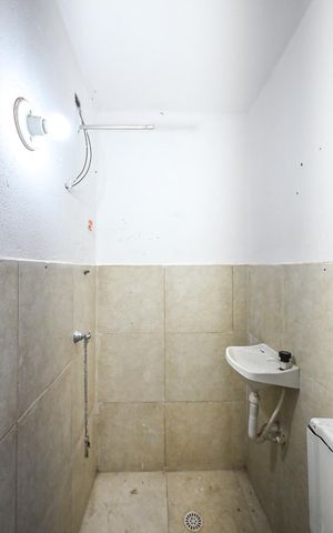 Casa à venda com 80m², 2 quartos e sem vagaBanheiro social
