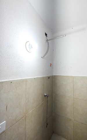 Casa à venda com 80m², 2 quartos e sem vagaBanheiro social