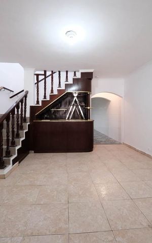 Casa para alugar com 230m², 4 quartos e 2 vagasSala