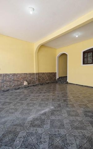 Casa para alugar com 230m², 4 quartos e 2 vagasFachada