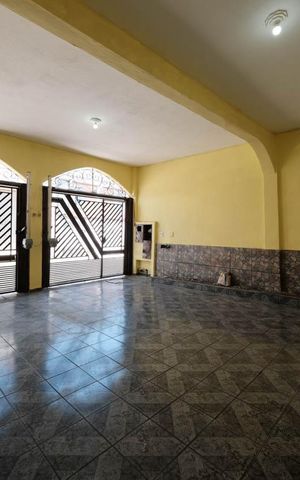 Casa para alugar com 230m², 4 quartos e 2 vagasFachada