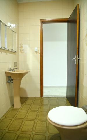Casa à venda com 179m², 3 quartos e 2 vagasBanheiro 1