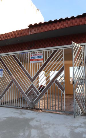 Casa à venda com 125m², 2 quartos e 2 vagasFachada