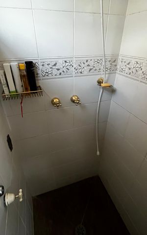 Casa para alugar com 216m², 4 quartos e 2 vagas Casa para alugar com 216m², 4 quartos e 2 vagasBanheiro da Suíte 2