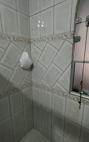 Casa para alugar com 216m², 4 quartos e 2 vagas Casa para alugar com 216m², 4 quartos e 2 vagasBanheiro da Suíte 1