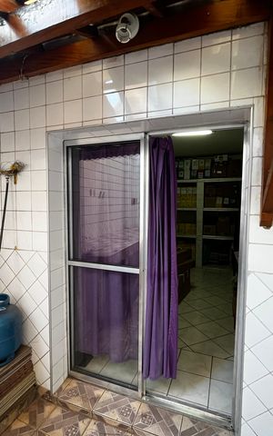 Casa para alugar com 216m², 4 quartos e 2 vagas Casa para alugar com 216m², 4 quartos e 2 vagasEdícula