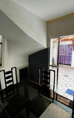 Casa para alugar com 216m², 4 quartos e 2 vagas Casa para alugar com 216m², 4 quartos e 2 vagasSala de Jantar