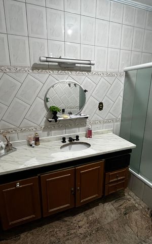Casa para alugar com 216m², 4 quartos e 2 vagas Casa para alugar com 216m², 4 quartos e 2 vagasBanheiro da Suíte 1
