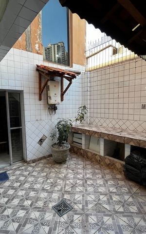 Casa para alugar com 216m², 4 quartos e 2 vagas Casa para alugar com 216m², 4 quartos e 2 vagasQuintal