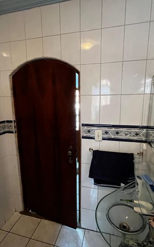 Casa para alugar com 216m², 4 quartos e 2 vagas Casa para alugar com 216m², 4 quartos e 2 vagasBanheiro
