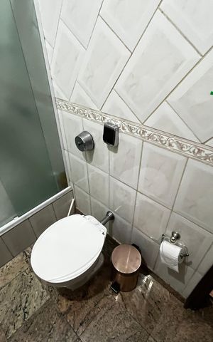 Casa para alugar com 216m², 4 quartos e 2 vagas Casa para alugar com 216m², 4 quartos e 2 vagasBanheiro da Suíte 1