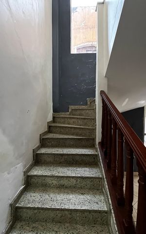 Casa para alugar com 216m², 4 quartos e 2 vagas Casa para alugar com 216m², 4 quartos e 2 vagasEscada