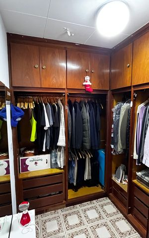 Casa para alugar com 216m², 4 quartos e 2 vagas Casa para alugar com 216m², 4 quartos e 2 vagasCloset da suíte 2