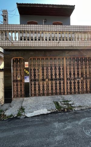 Casa para alugar com 216m², 4 quartos e 2 vagas Casa para alugar com 216m², 4 quartos e 2 vagasFachada