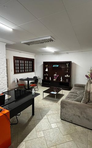Casa para alugar com 216m², 4 quartos e 2 vagas Casa para alugar com 216m², 4 quartos e 2 vagasSala