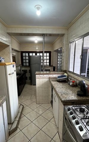 Casa para alugar com 216m², 4 quartos e 2 vagas Casa para alugar com 216m², 4 quartos e 2 vagasCozinha