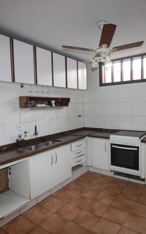 Casa para alugar com 360m², 3 quartos e 2 vagas Casa para alugar com 360m², 3 quartos e 2 vagasCozinha