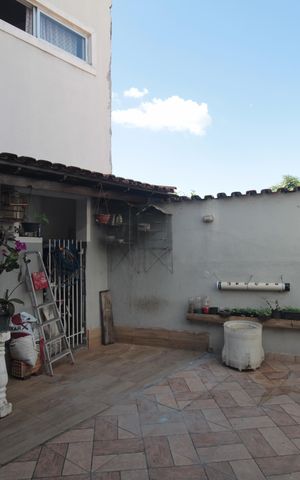 Casa à venda com 200m², 4 quartos e 5 vagasÁrea de Serviço