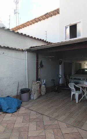 Casa à venda com 200m², 4 quartos e 5 vagasÁrea de Serviço