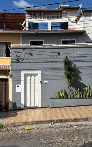 Casa à venda com 200m², 4 quartos e 5 vagasFachada