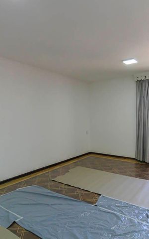 Casa à venda com 200m², 3 quartos e 4 vagas Casa à venda com 200m², 3 quartos e 4 vagasSala